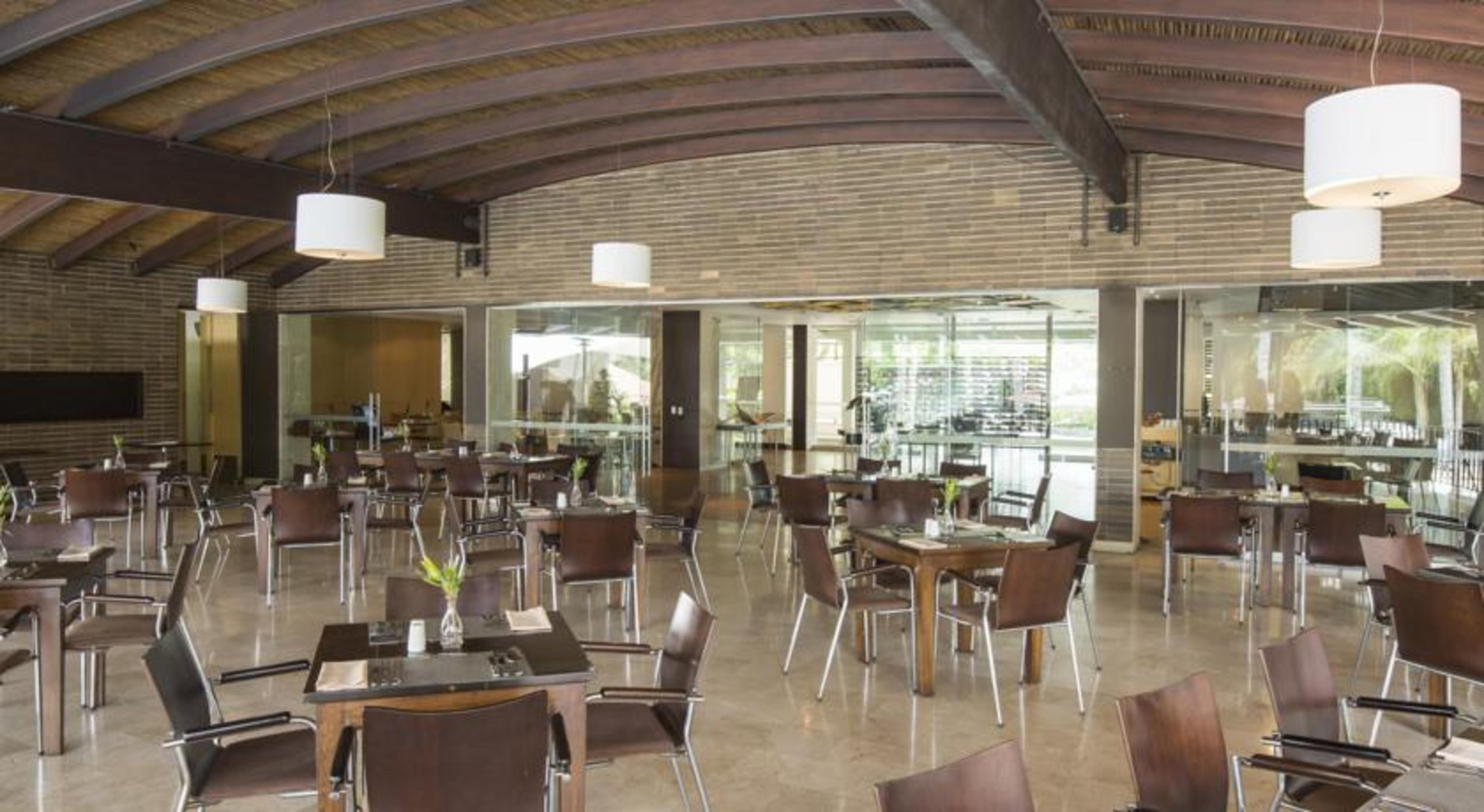 Movich Hotel Las Lomas Rionegro Eksteriør bilde The dining room at the Center for BrainHealth