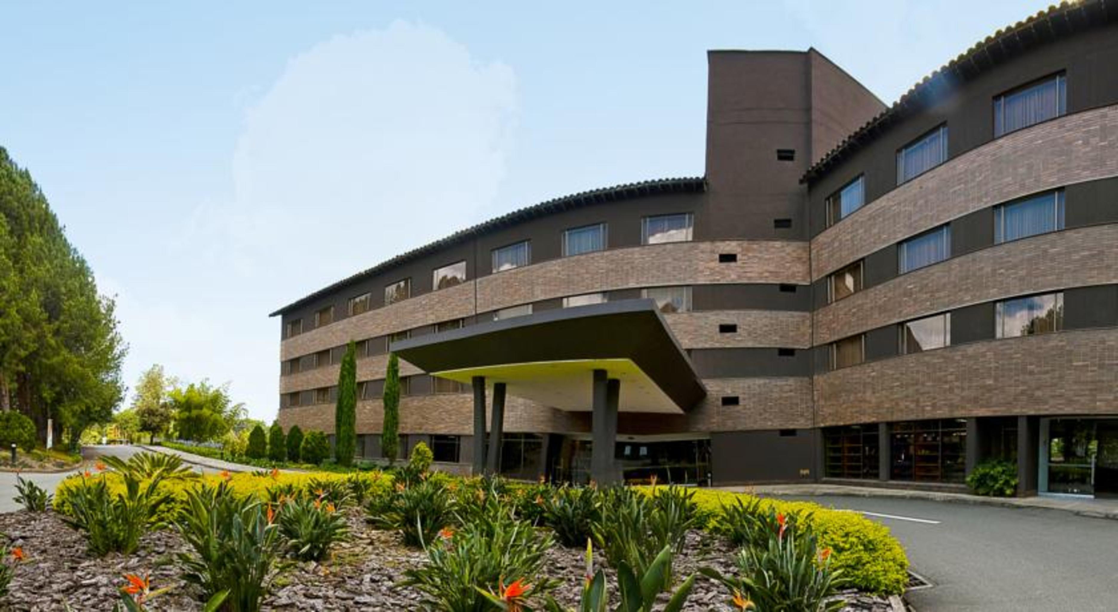 Movich Hotel Las Lomas Rionegro Eksteriør bilde The main entrance of the University of Roehampton