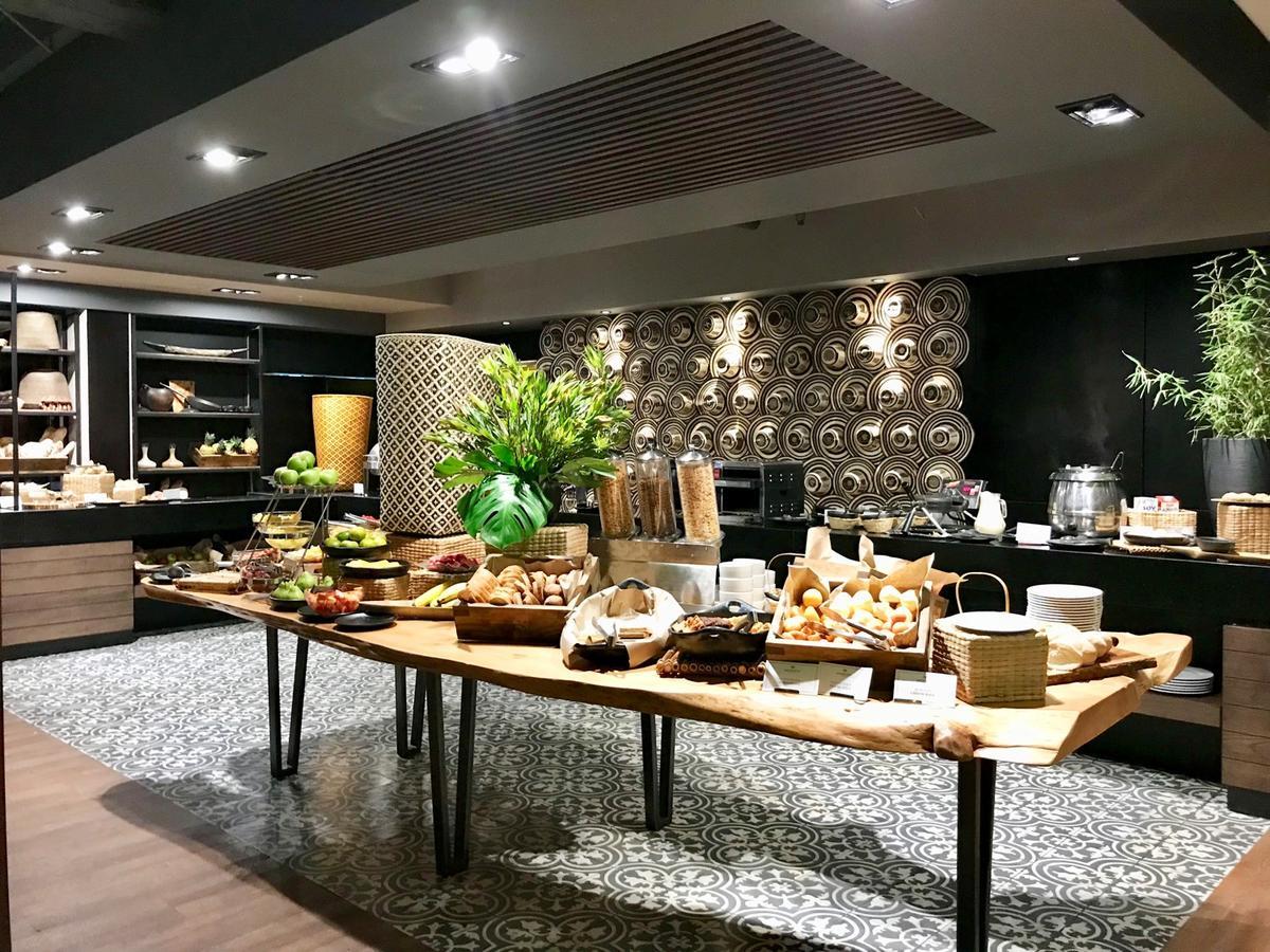 Movich Hotel Las Lomas Rionegro Eksteriør bilde The buffet at the lounge